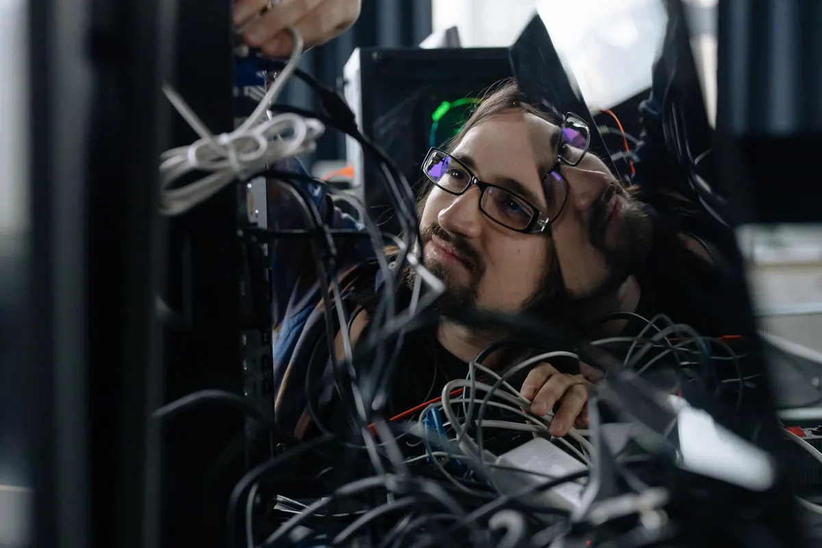Endpoint Detection and Response vs. Traditional Antivirus: A Side-by-Side Comparison